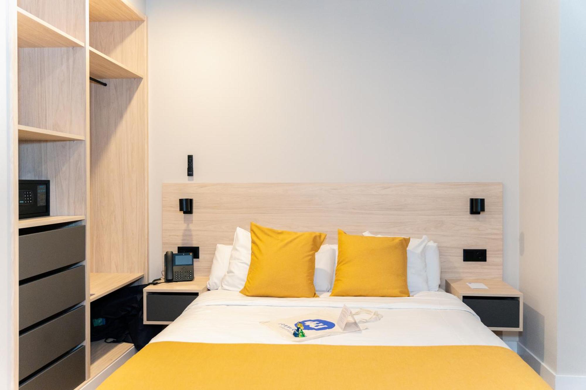Dorm4You Arena 2 Валенсия Екстериор снимка