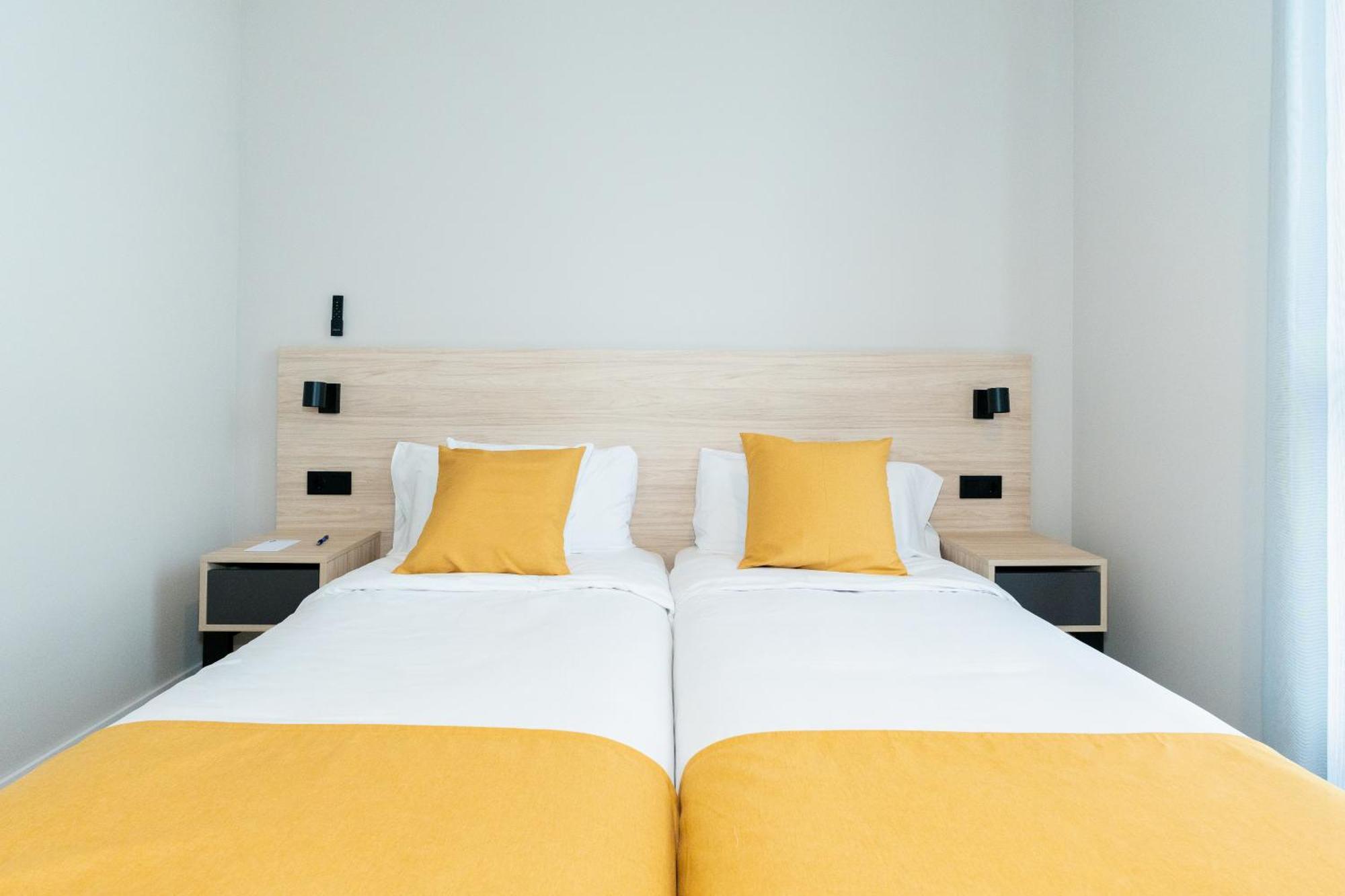 Dorm4You Arena 2 Валенсия Екстериор снимка